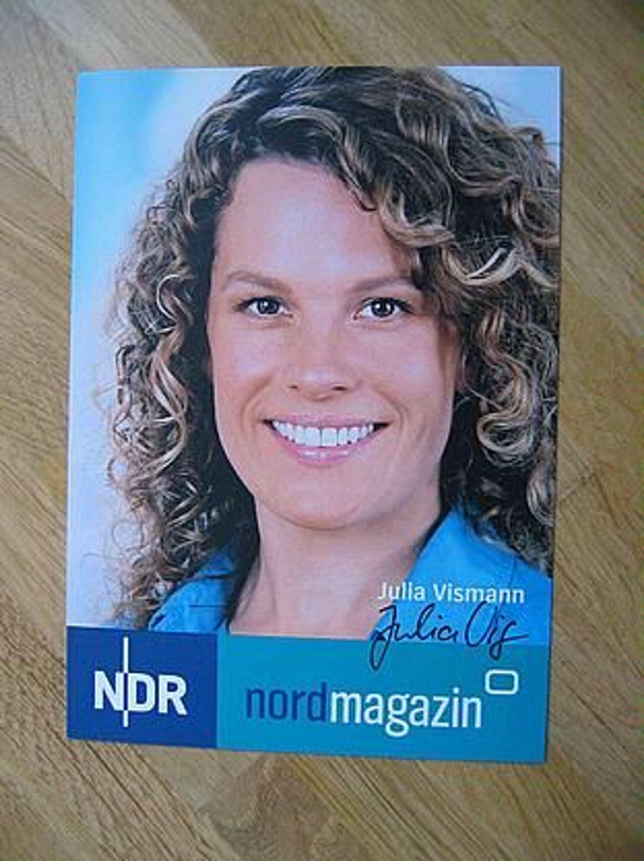 NDR Fernsehmoderatorin Julia Vismann - hands. Autogramm gebraucht kaufen bei ...